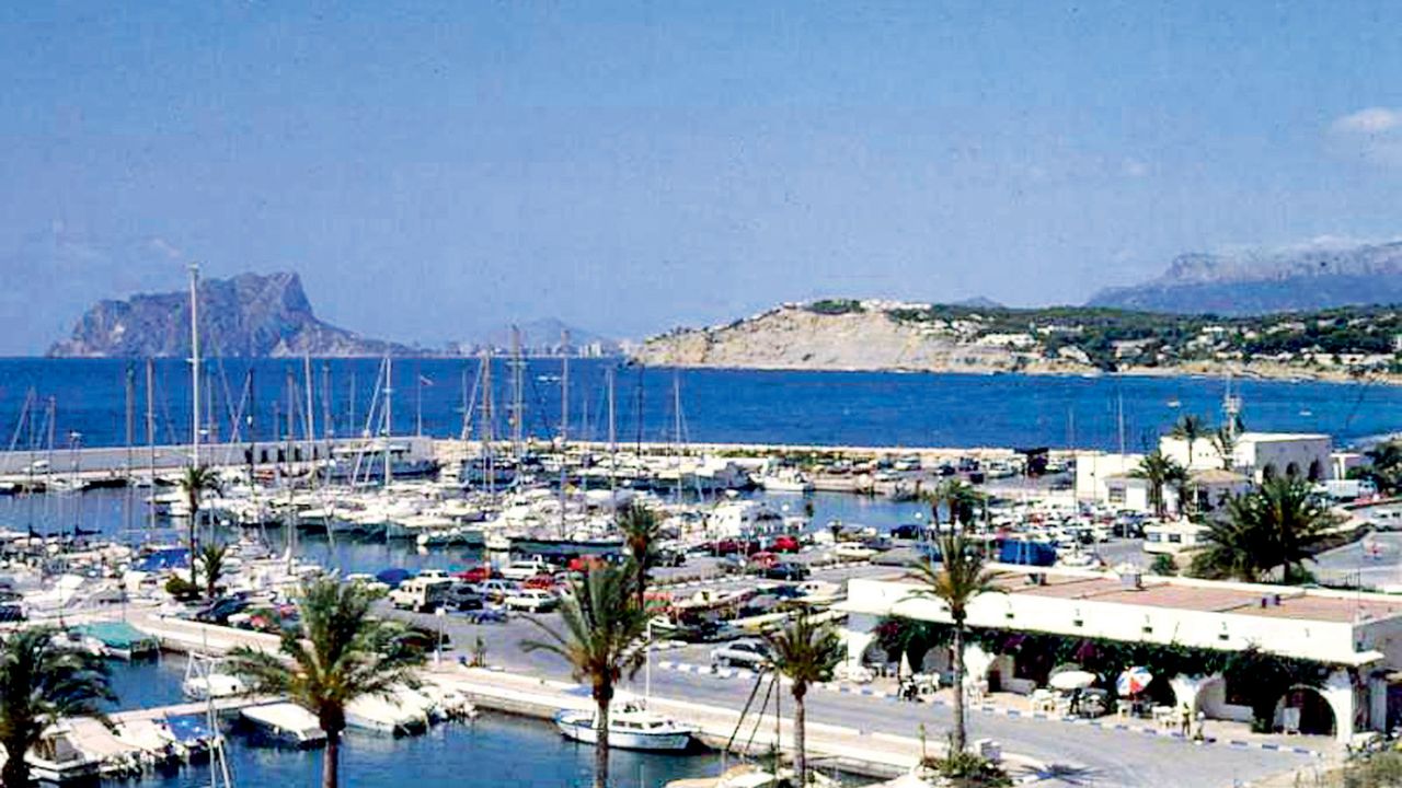 Club Nautico Moraira Superyacht Marina Dockwalk